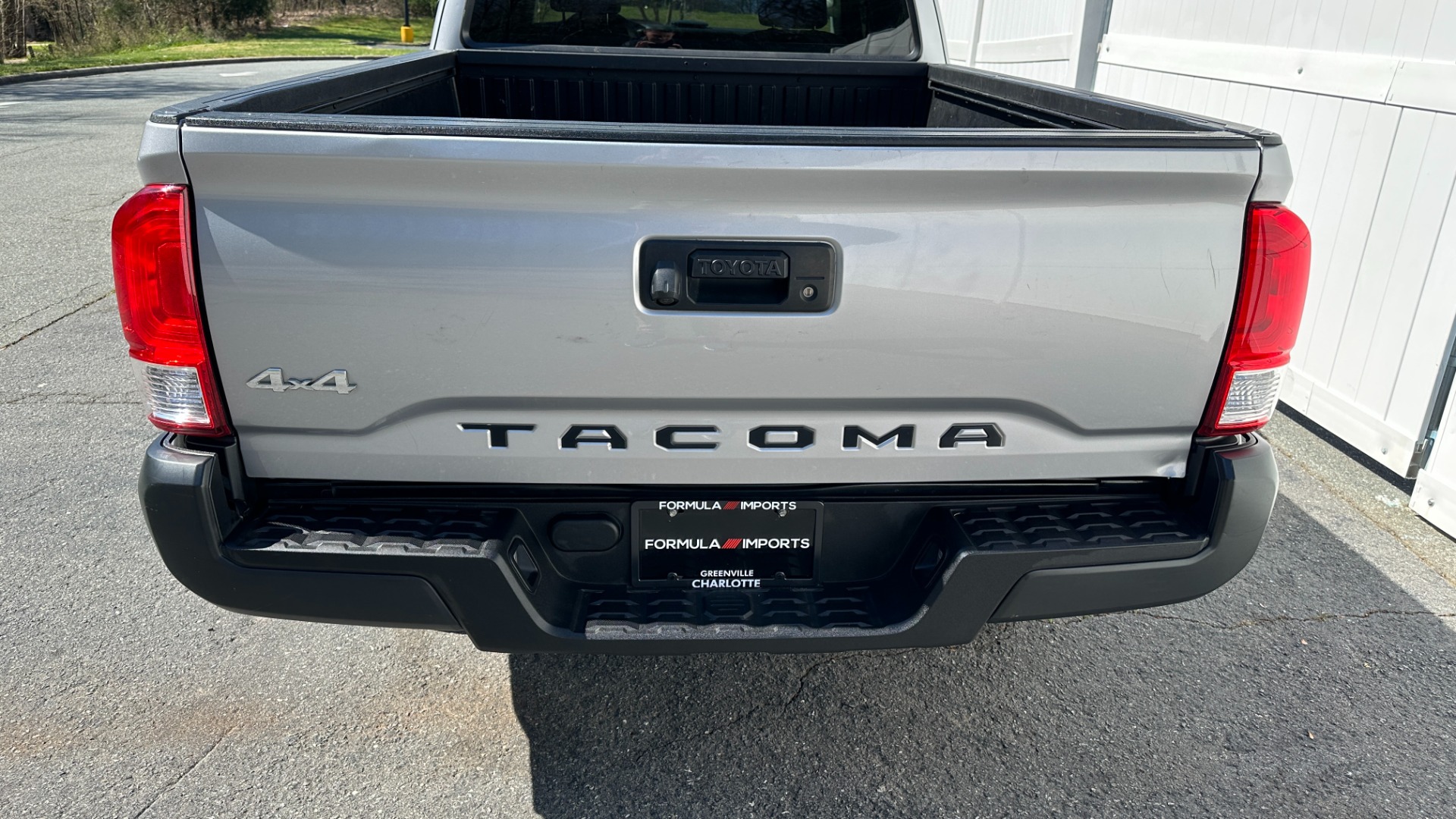 Used 2017 Toyota Tacoma SR5 for sale Sold at Formula Imports in Charlotte NC 28227 9