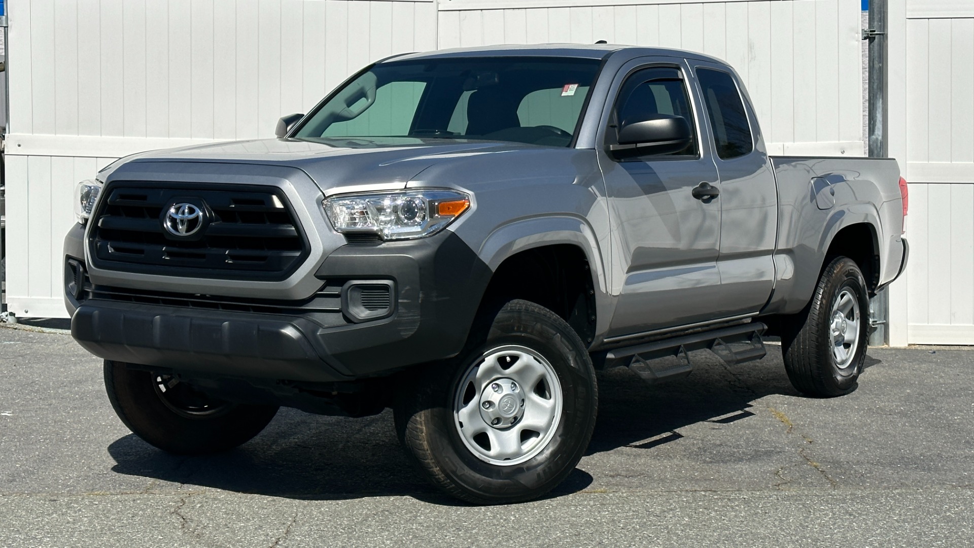Used 2017 Toyota Tacoma SR5 / CLOTH / ACCESS CAB / UTILITY PACKAGE / PREDATOR SIDE STEPS for sale Sold at Formula Imports in Charlotte NC 28227 1