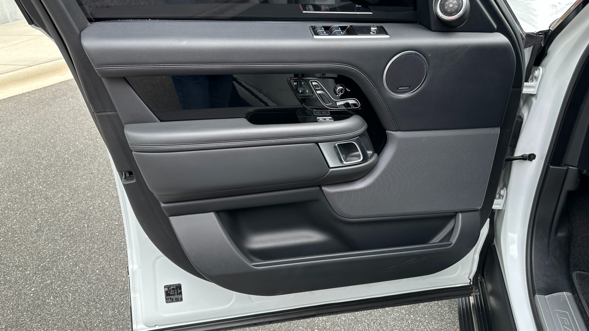 Used 2019 Land Rover Range Rover SUPERCHARGED / BLACKOUT / REAR ENTERTAINMENT / DRIVE PRO PACK / PARK PRO for sale $75,995 at Formula Imports in Charlotte NC 28227 10