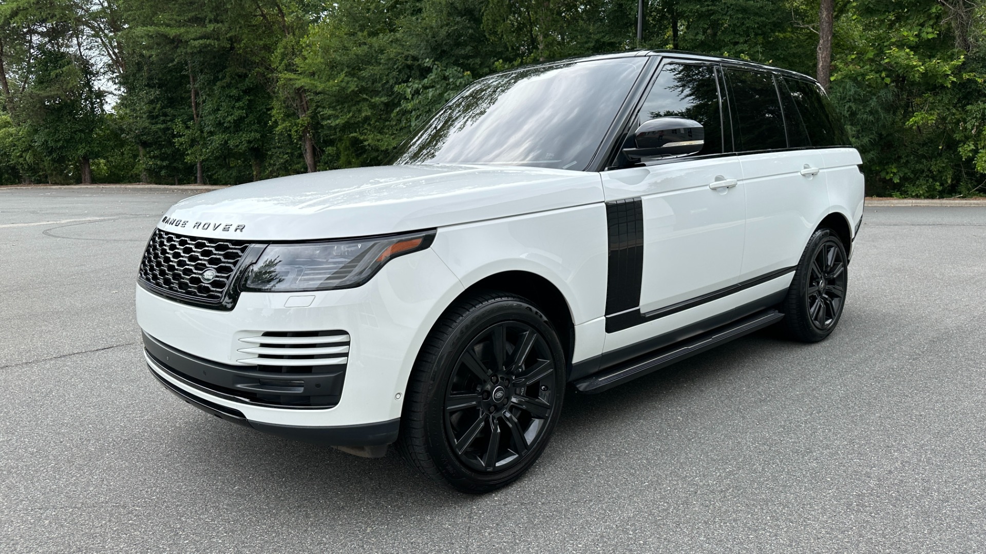 Used 2019 Land Rover Range Rover SUPERCHARGED / BLACKOUT / REAR ENTERTAINMENT / DRIVE PRO PACK / PARK PRO for sale $75,995 at Formula Imports in Charlotte NC 28227 2
