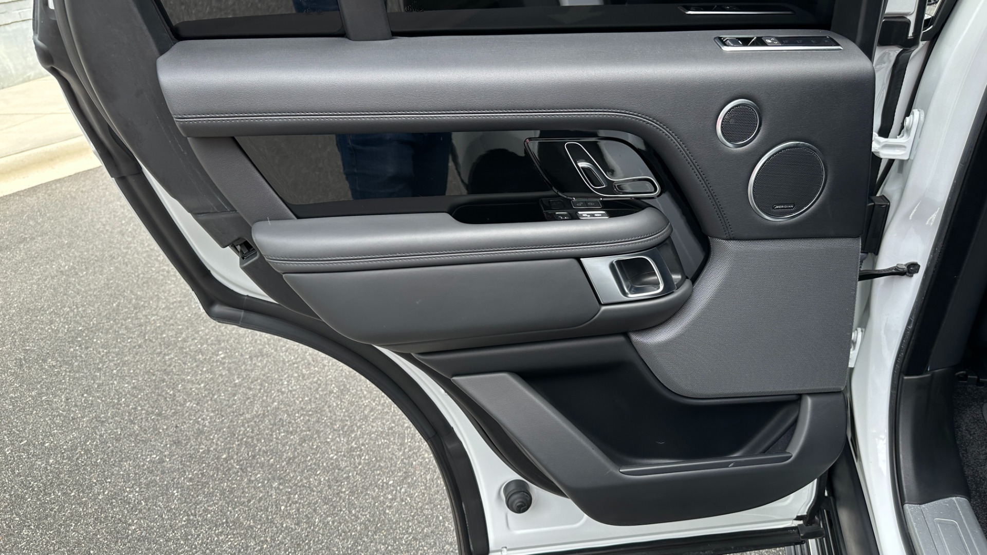 Used 2019 Land Rover Range Rover SUPERCHARGED / BLACKOUT / REAR ENTERTAINMENT / DRIVE PRO PACK / PARK PRO for sale $75,995 at Formula Imports in Charlotte NC 28227 21