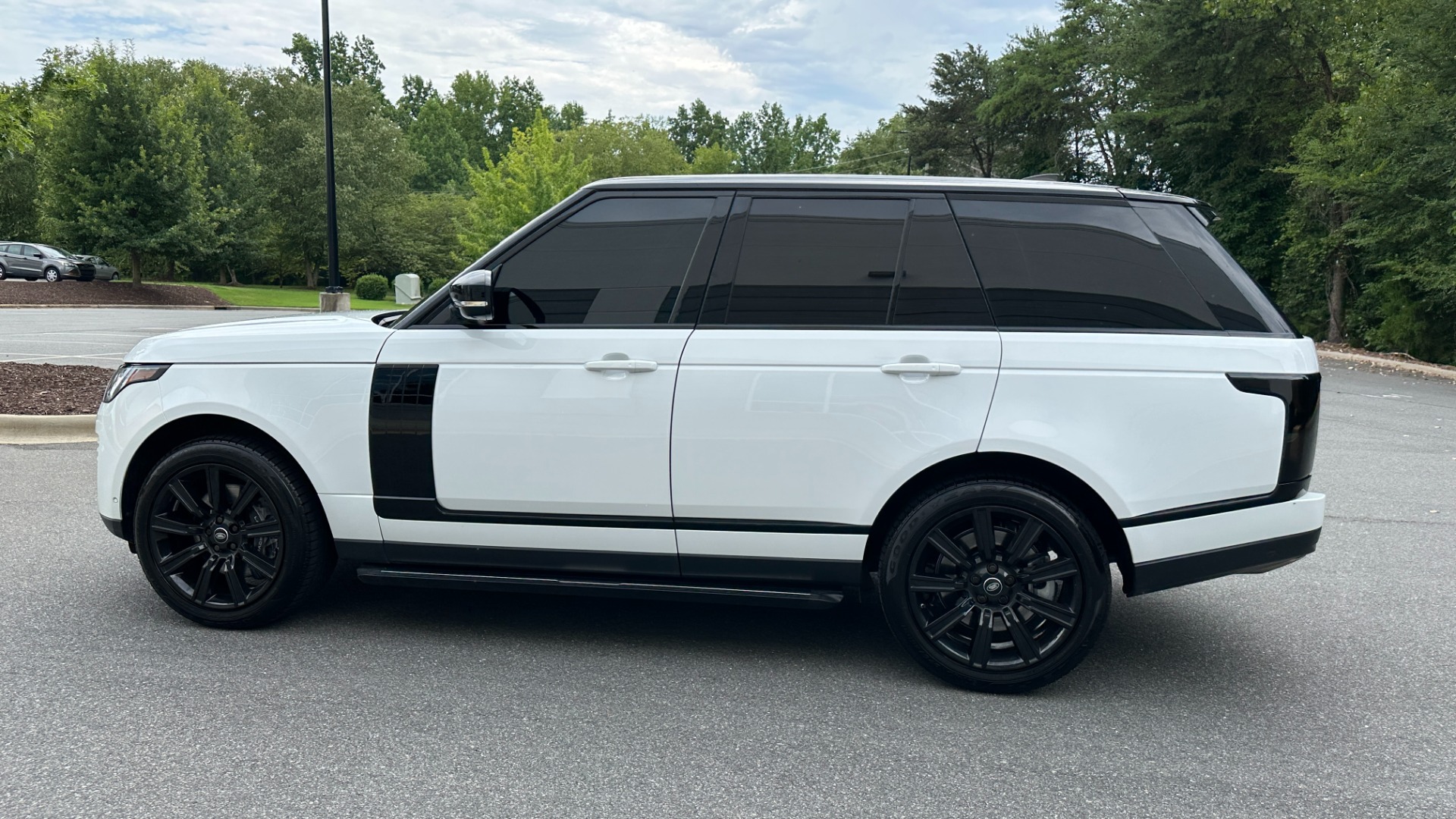 Used 2019 Land Rover Range Rover SUPERCHARGED / BLACKOUT / REAR ENTERTAINMENT / DRIVE PRO PACK / PARK PRO for sale $75,995 at Formula Imports in Charlotte NC 28227 3