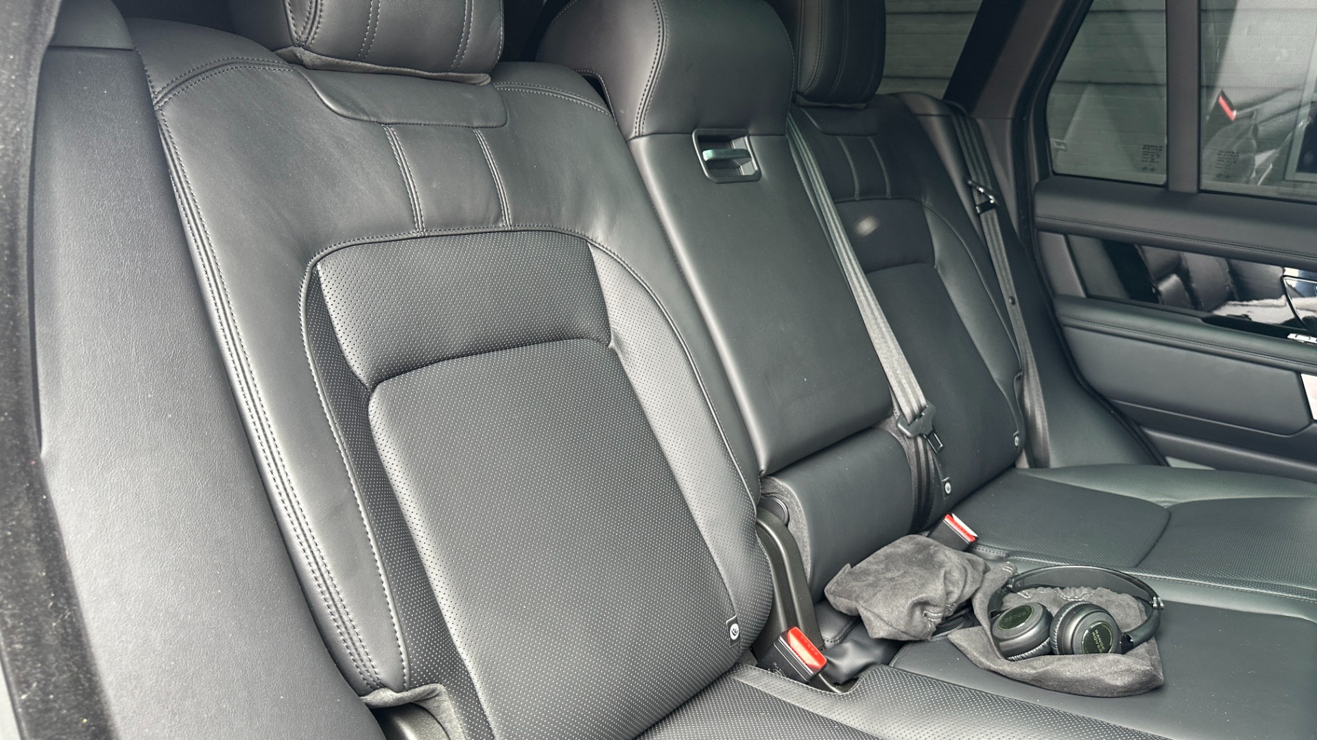 Used 2019 Land Rover Range Rover SUPERCHARGED / BLACKOUT / REAR ENTERTAINMENT / DRIVE PRO PACK / PARK PRO for sale $75,995 at Formula Imports in Charlotte NC 28227 31
