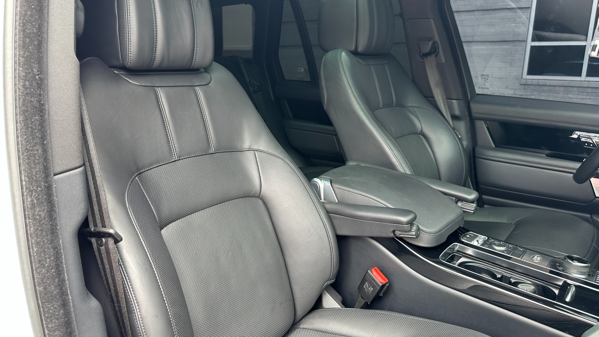 Used 2019 Land Rover Range Rover SUPERCHARGED / BLACKOUT / REAR ENTERTAINMENT / DRIVE PRO PACK / PARK PRO for sale $75,995 at Formula Imports in Charlotte NC 28227 34