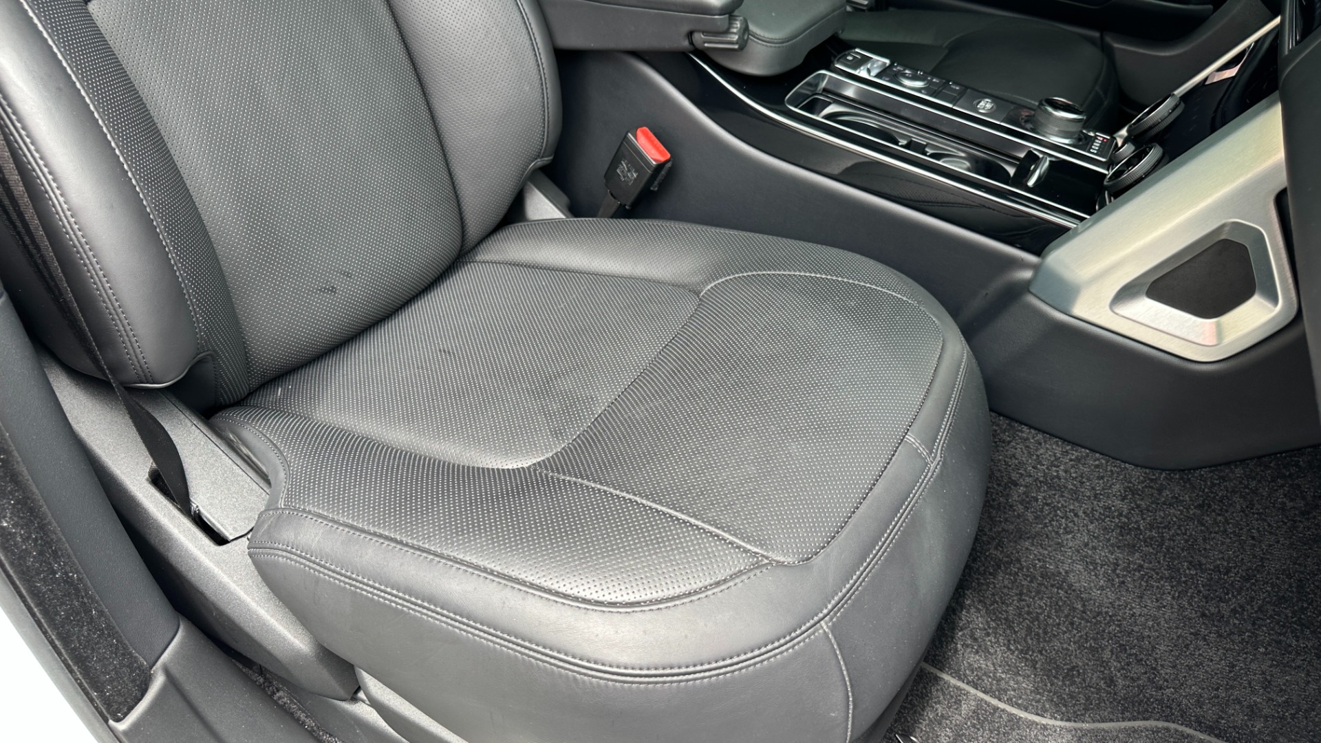 Used 2019 Land Rover Range Rover SUPERCHARGED / BLACKOUT / REAR ENTERTAINMENT / DRIVE PRO PACK / PARK PRO for sale $75,995 at Formula Imports in Charlotte NC 28227 35
