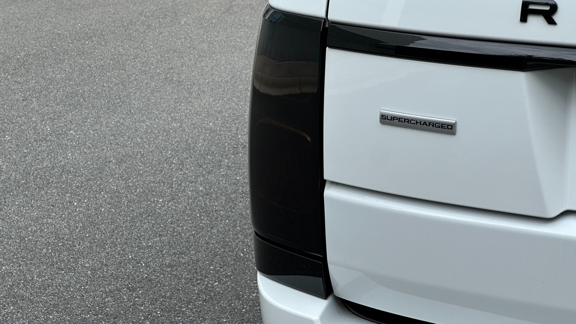 Used 2019 Land Rover Range Rover SUPERCHARGED / BLACKOUT / REAR ENTERTAINMENT / DRIVE PRO PACK / PARK PRO for sale $75,995 at Formula Imports in Charlotte NC 28227 39