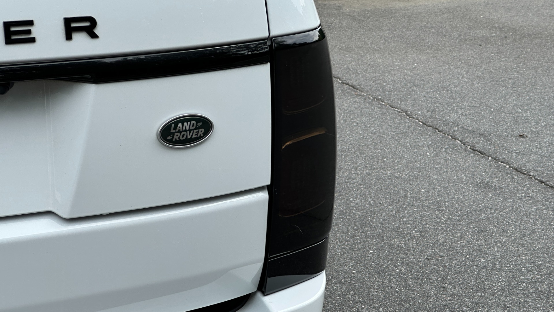 Used 2019 Land Rover Range Rover SUPERCHARGED / BLACKOUT / REAR ENTERTAINMENT / DRIVE PRO PACK / PARK PRO for sale $75,995 at Formula Imports in Charlotte NC 28227 40