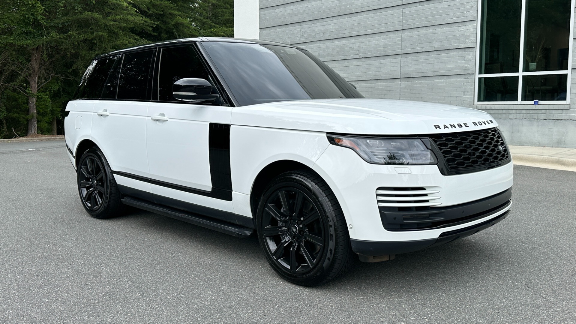 Used 2019 Land Rover Range Rover SUPERCHARGED / BLACKOUT / REAR ENTERTAINMENT / DRIVE PRO PACK / PARK PRO for sale $75,995 at Formula Imports in Charlotte NC 28227 5