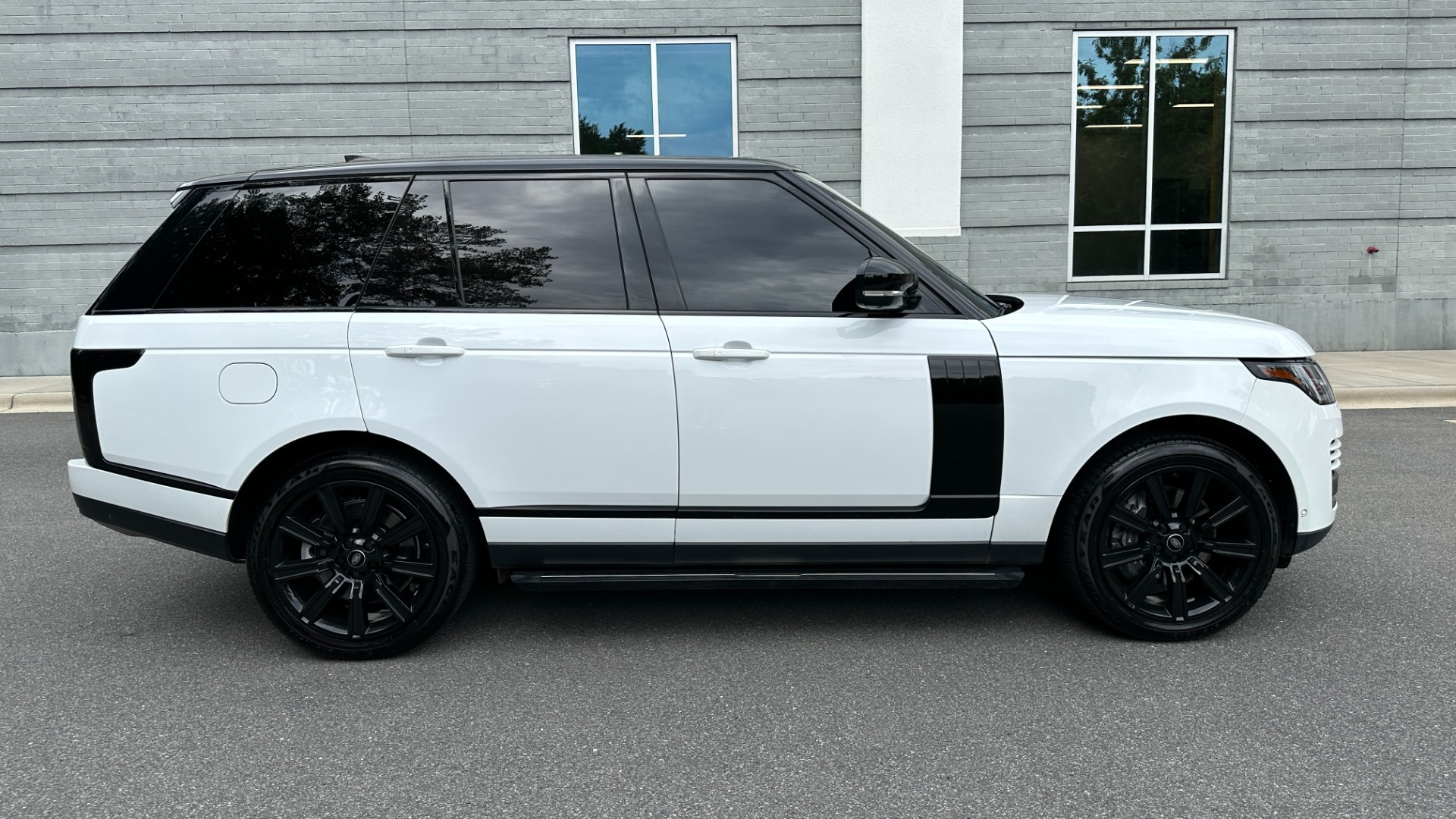 Used 2019 Land Rover Range Rover SUPERCHARGED / BLACKOUT / REAR ENTERTAINMENT / DRIVE PRO PACK / PARK PRO for sale $75,995 at Formula Imports in Charlotte NC 28227 6