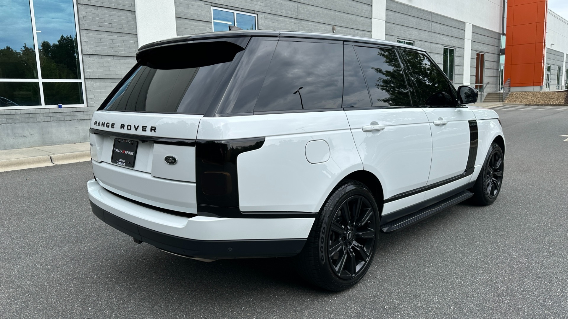 Used 2019 Land Rover Range Rover SUPERCHARGED / BLACKOUT / REAR ENTERTAINMENT / DRIVE PRO PACK / PARK PRO for sale $75,995 at Formula Imports in Charlotte NC 28227 7