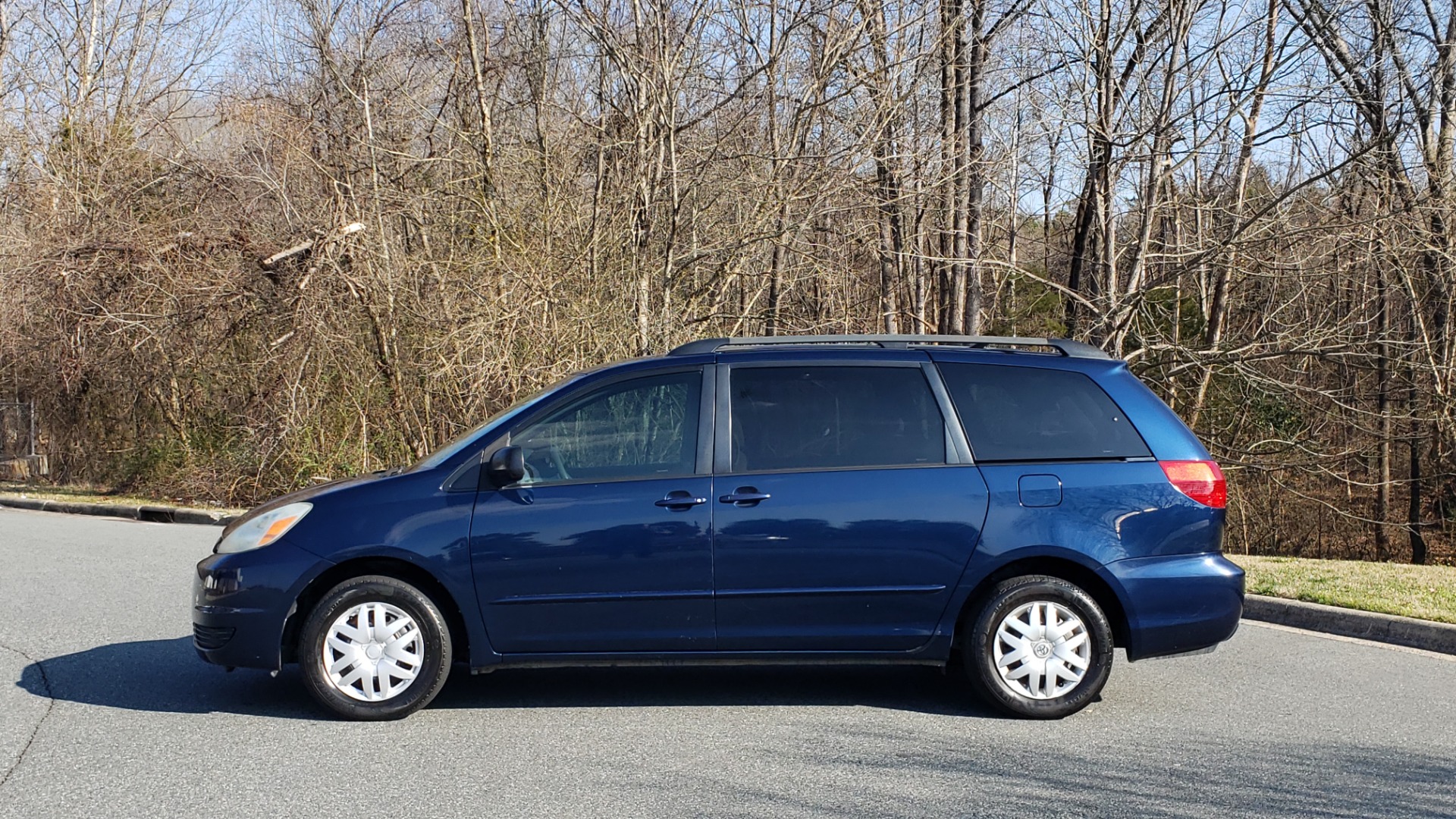 Used 2004 Toyota SIENNA LE 7-PASSENGER / ROOF RACK / PWR WNDWS for sale Sold at Formula Imports in Charlotte NC 28227 2