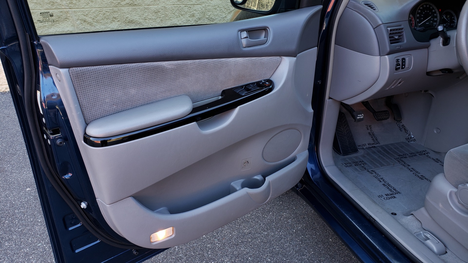 Used 2004 Toyota SIENNA LE 7-PASSENGER / ROOF RACK / PWR WNDWS for sale Sold at Formula Imports in Charlotte NC 28227 20
