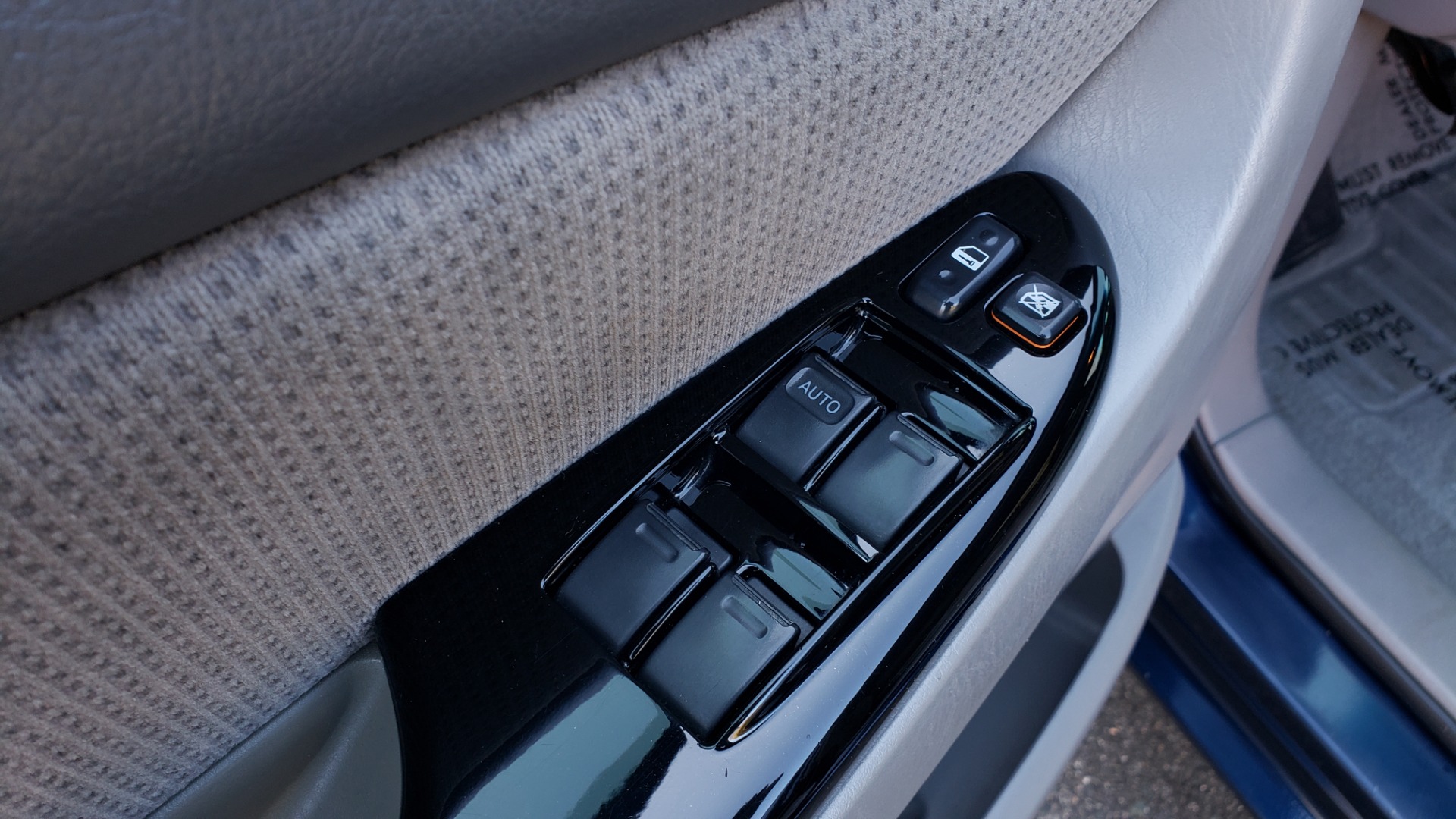 Used 2004 Toyota SIENNA LE 7-PASSENGER / ROOF RACK / PWR WNDWS for sale Sold at Formula Imports in Charlotte NC 28227 21