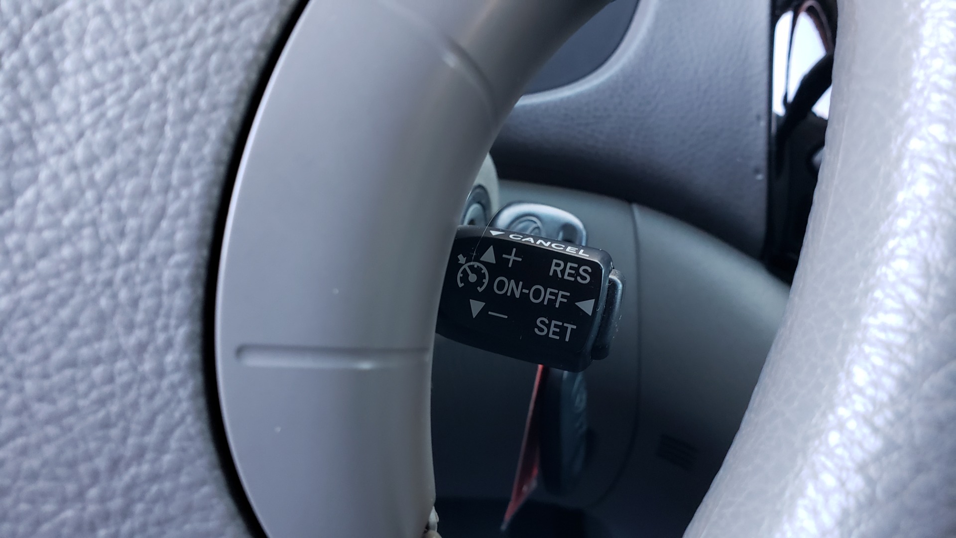 Used 2004 Toyota SIENNA LE 7-PASSENGER / ROOF RACK / PWR WNDWS for sale Sold at Formula Imports in Charlotte NC 28227 30