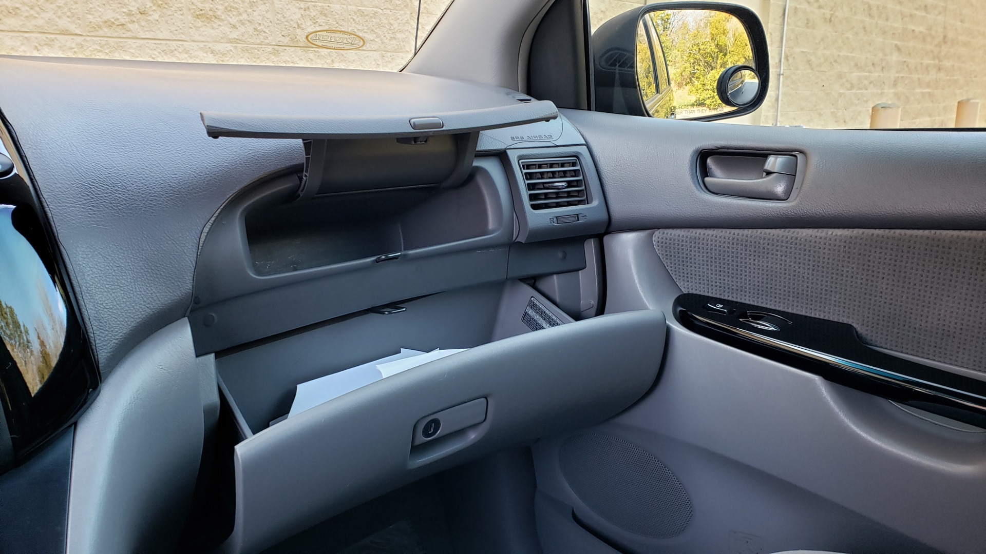 Used 2004 Toyota SIENNA LE 7-PASSENGER / ROOF RACK / PWR WNDWS for sale Sold at Formula Imports in Charlotte NC 28227 35