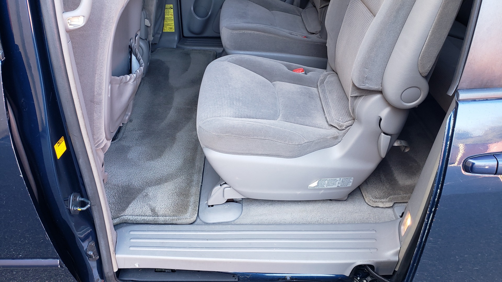 Used 2004 Toyota SIENNA LE 7-PASSENGER / ROOF RACK / PWR WNDWS for sale Sold at Formula Imports in Charlotte NC 28227 42