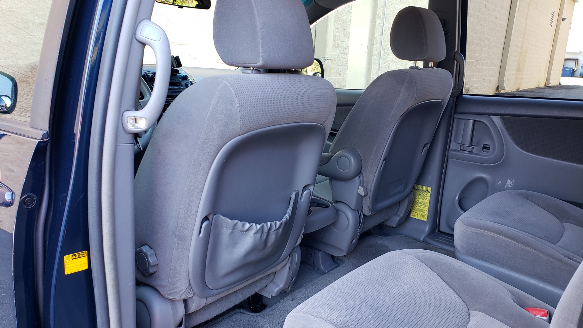 Used 2004 Toyota SIENNA LE 7-PASSENGER / ROOF RACK / PWR WNDWS for sale Sold at Formula Imports in Charlotte NC 28227 43