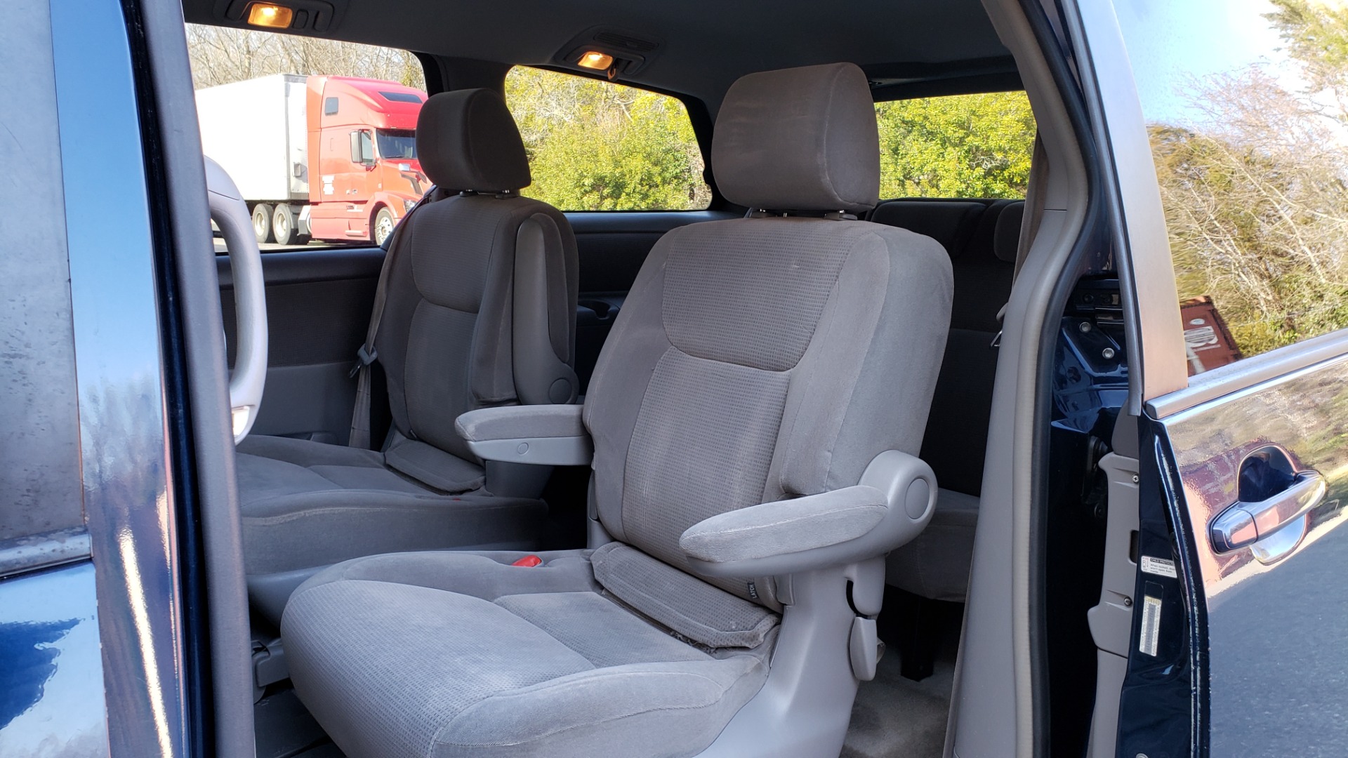 Used 2004 Toyota SIENNA LE 7-PASSENGER / ROOF RACK / PWR WNDWS for sale Sold at Formula Imports in Charlotte NC 28227 44