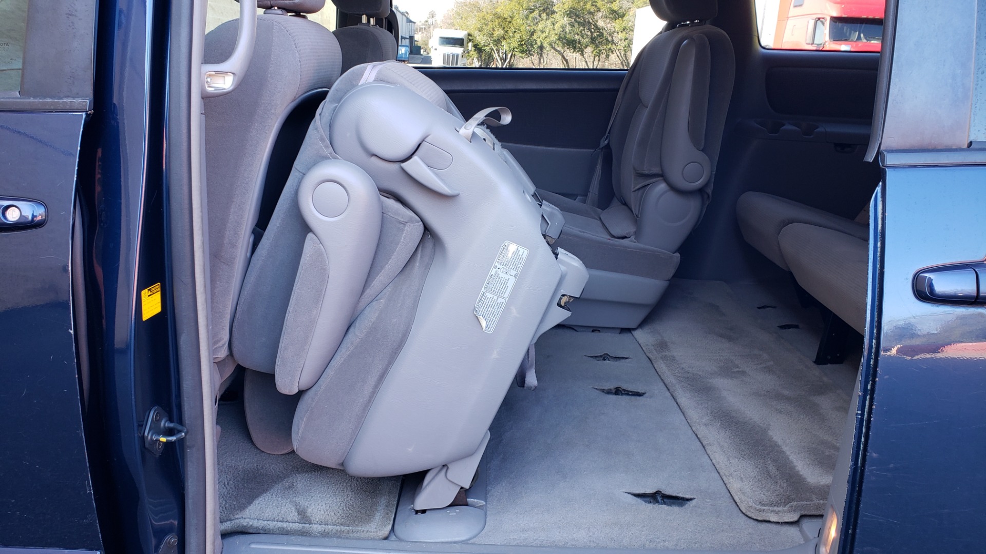 Used 2004 Toyota SIENNA LE 7-PASSENGER / ROOF RACK / PWR WNDWS for sale Sold at Formula Imports in Charlotte NC 28227 45