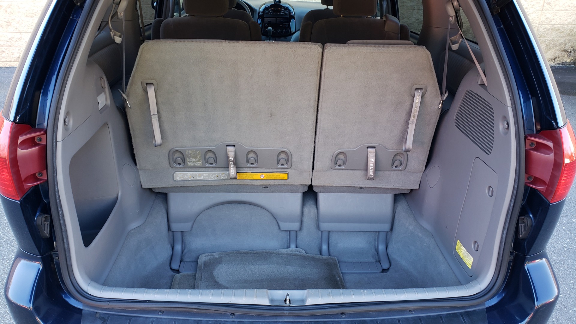 Used 2004 Toyota SIENNA LE 7-PASSENGER / ROOF RACK / PWR WNDWS for sale Sold at Formula Imports in Charlotte NC 28227 48