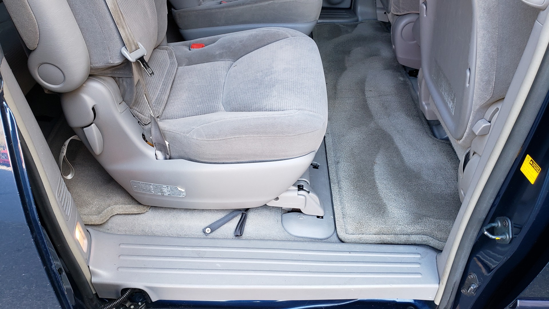 Used 2004 Toyota SIENNA LE 7-PASSENGER / ROOF RACK / PWR WNDWS for sale Sold at Formula Imports in Charlotte NC 28227 57
