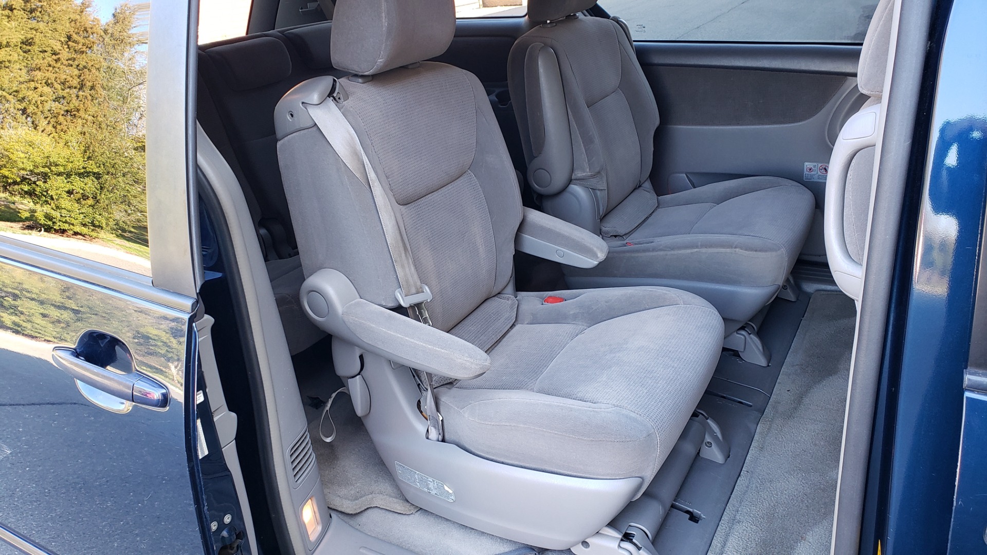 Used 2004 Toyota SIENNA LE 7-PASSENGER / ROOF RACK / PWR WNDWS for sale Sold at Formula Imports in Charlotte NC 28227 58