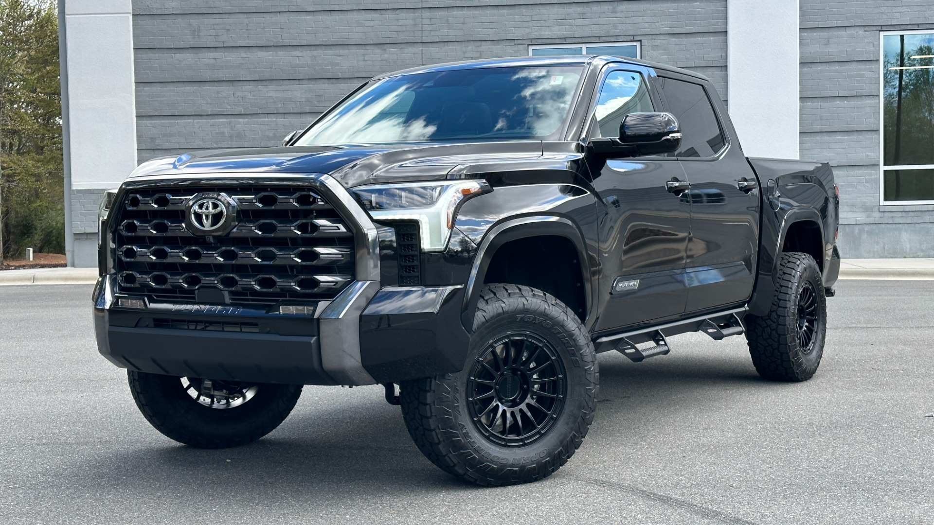 Used 2023 Toyota Tundra 4WD PLATINUM / TRD 3IN LIFT KIT / METHOD WHEELS / LOADED for sale $76,995 at Formula Imports in Charlotte NC 28227 1