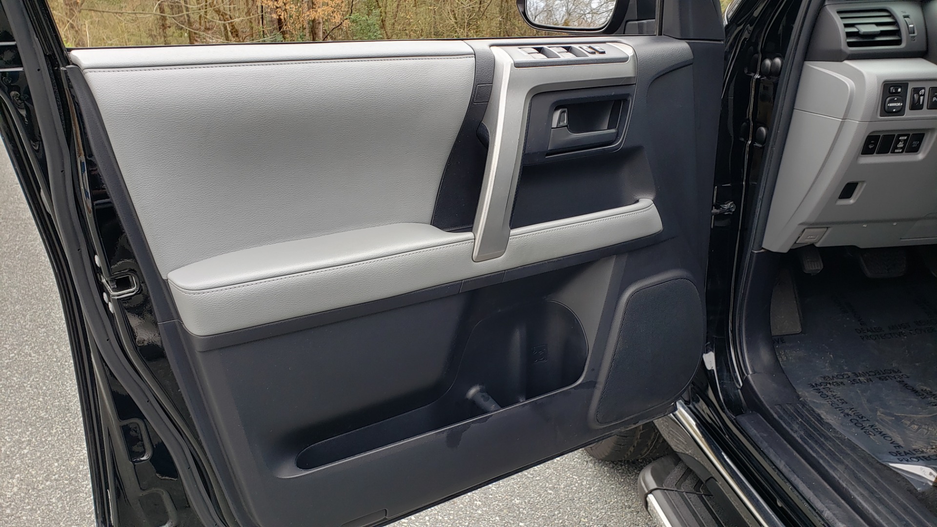 Used 2011 Toyota 4RUNNER SR5 2WD / 5-SPD AUTO / 4.0L V6 / SAT RADIO / PWR STS for sale Sold at Formula Imports in Charlotte NC 28227 31