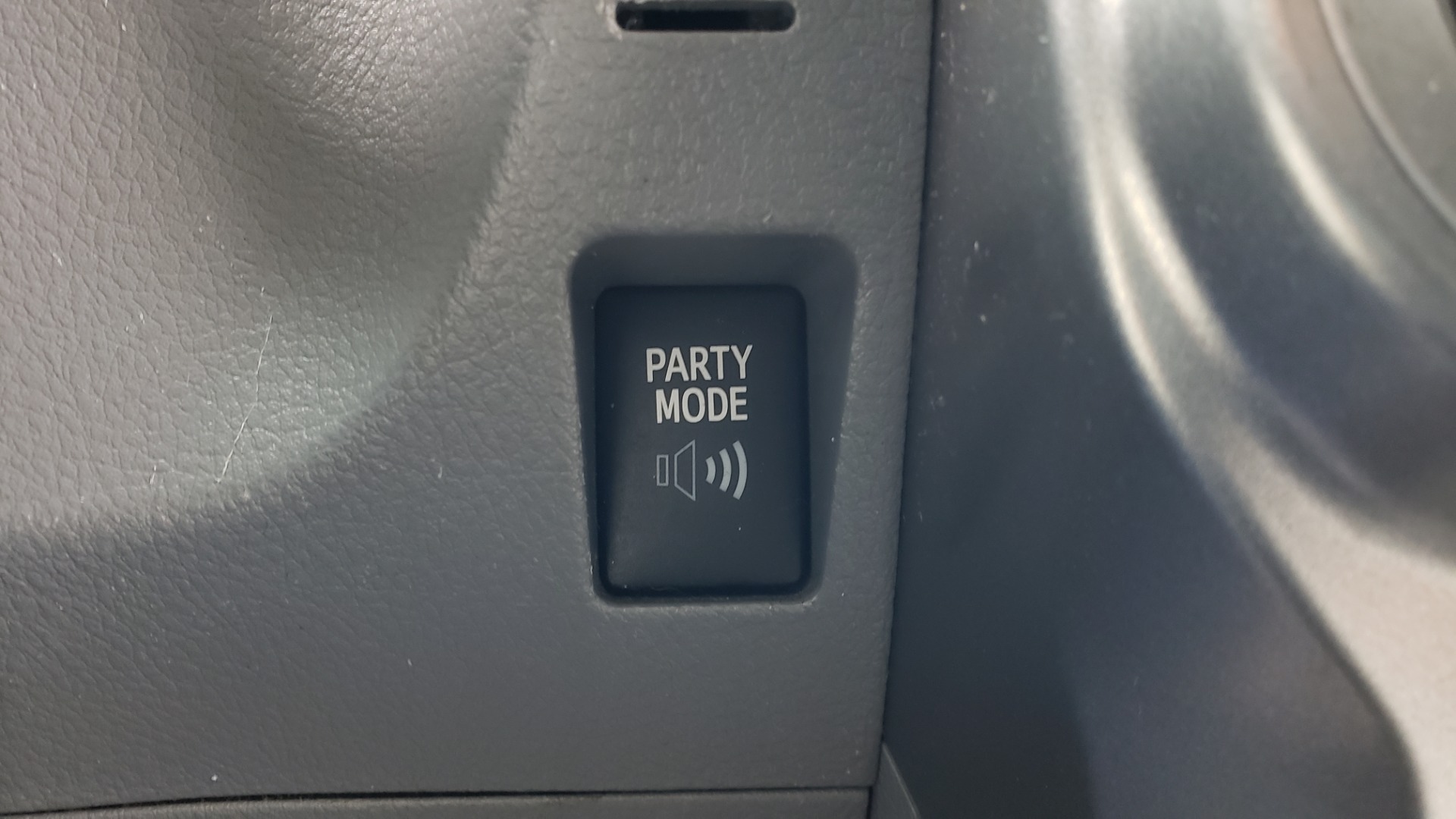 Used 2011 Toyota 4RUNNER SR5 2WD / 5-SPD AUTO / 4.0L V6 / SAT RADIO / PWR STS for sale Sold at Formula Imports in Charlotte NC 28227 41