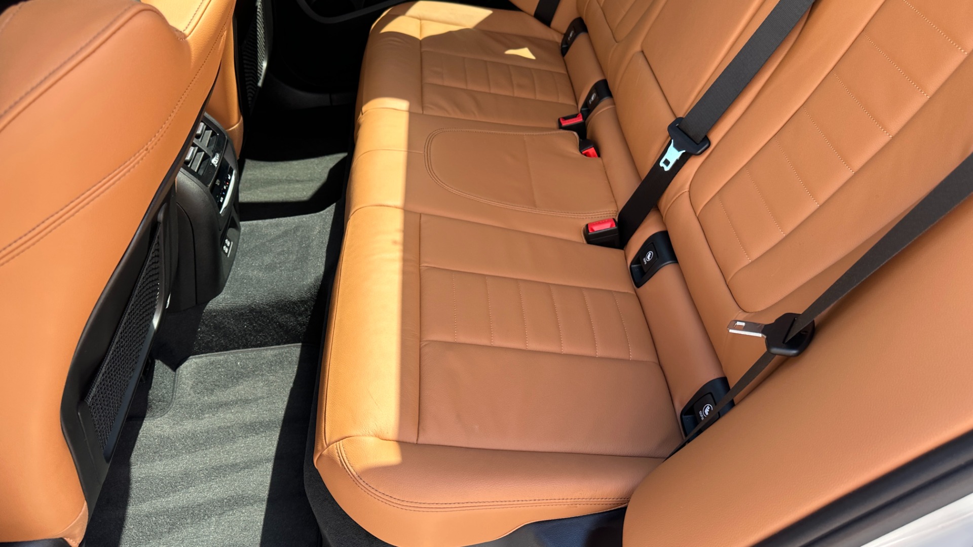 Used 2021 BMW X3 M40i / TRAILER HITCH / REAR VIEW CAMERA / STORAGE PKG / GALVANIC CONTROLS for sale $50,495 at Formula Imports in Charlotte NC 28227 25