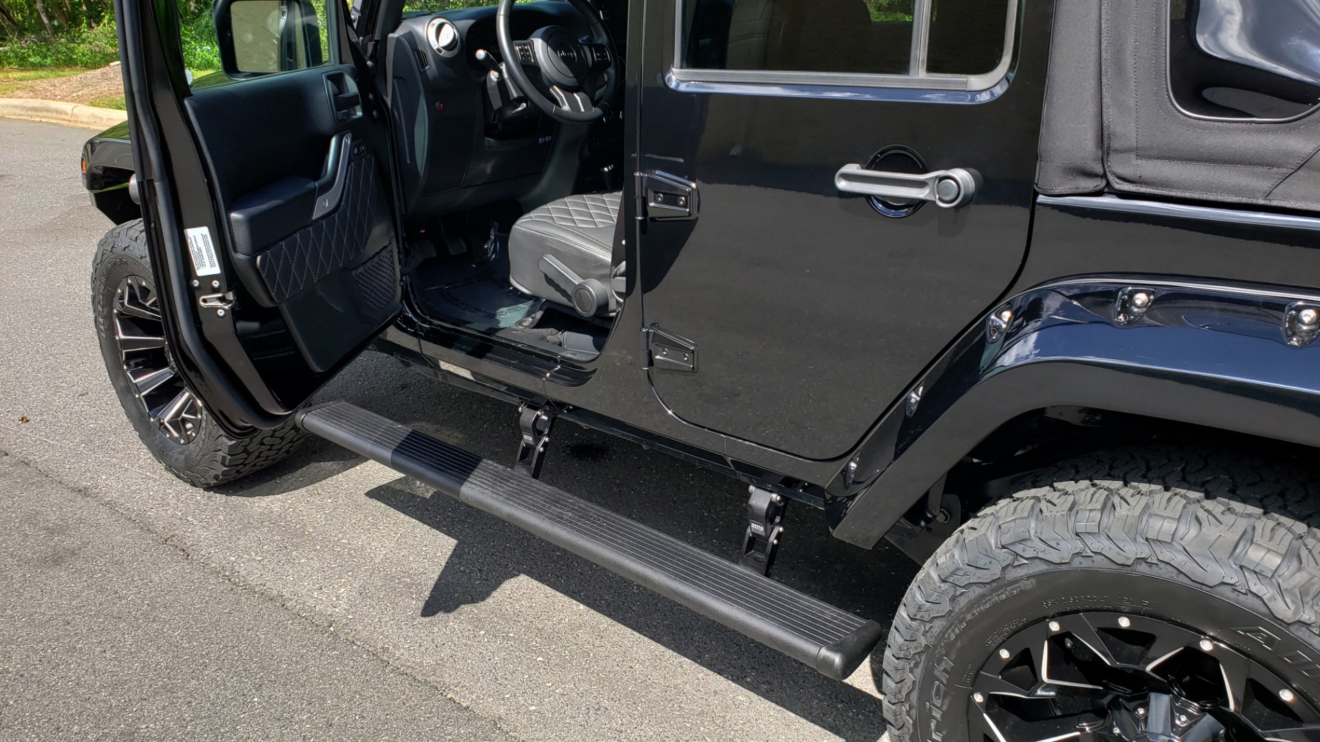 Used 2017 Jeep Wrangler Unlimited Sahara for sale Sold at Formula Imports in Charlotte NC 28227 10