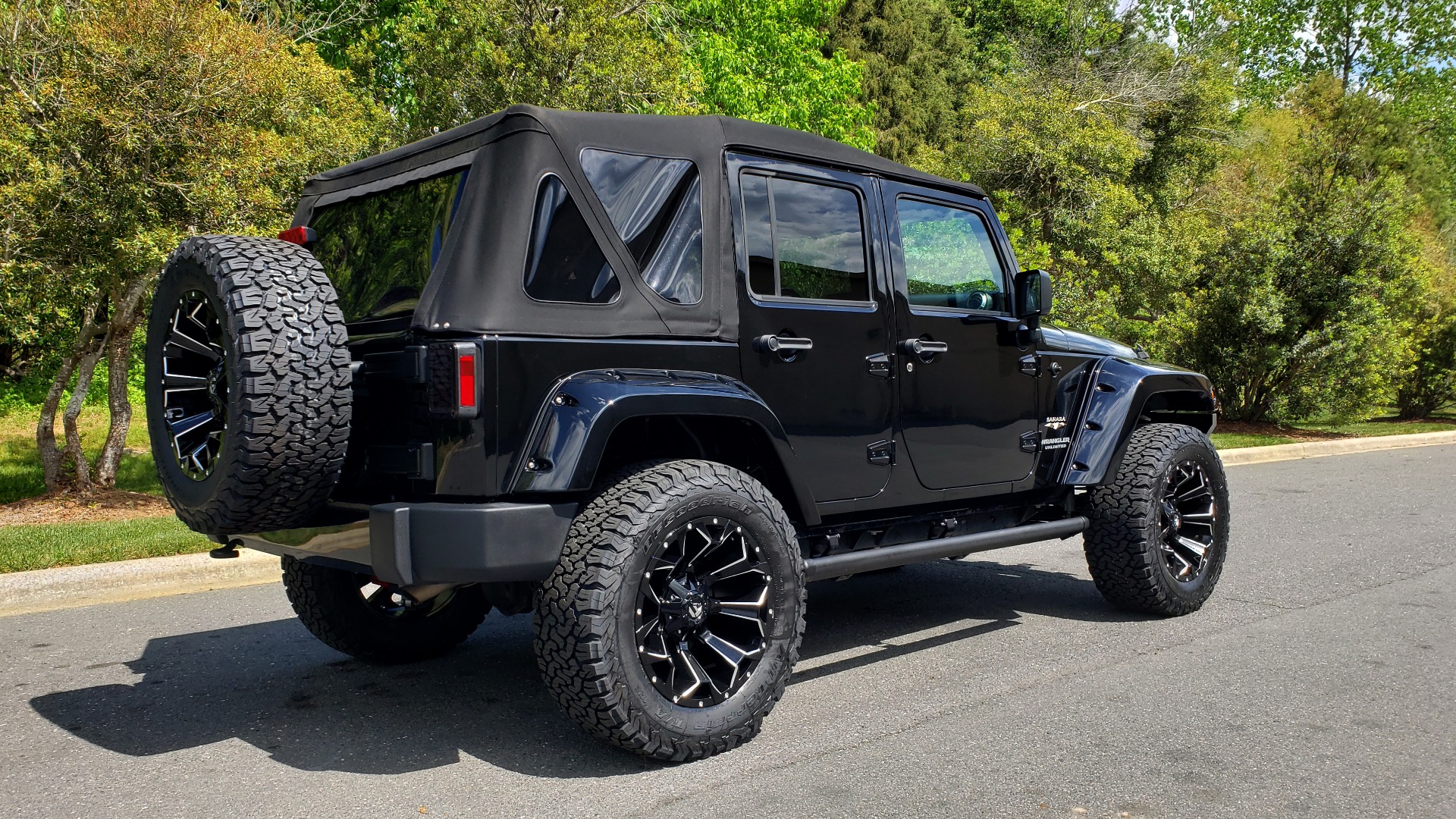 Used 2017 Jeep Wrangler Unlimited Sahara for sale Sold at Formula Imports in Charlotte NC 28227 12