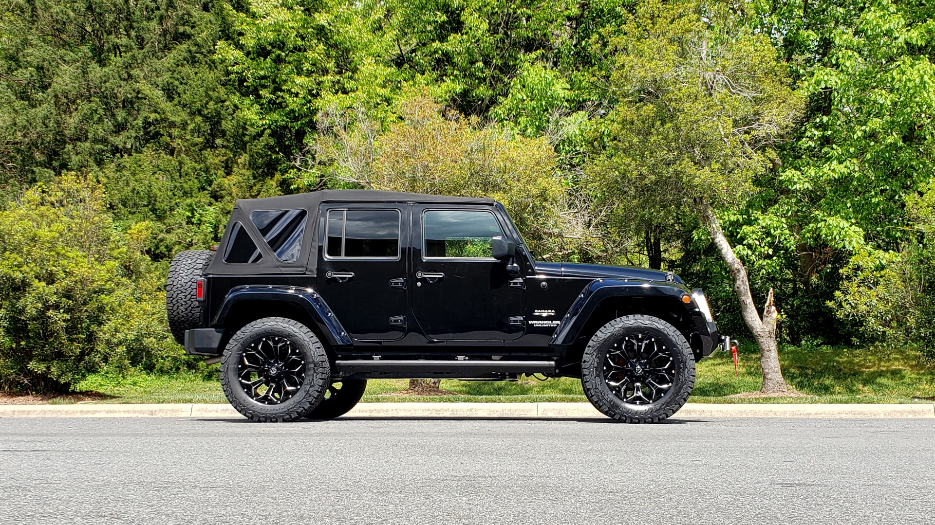 Used 2017 Jeep Wrangler Unlimited Sahara for sale Sold at Formula Imports in Charlotte NC 28227 13