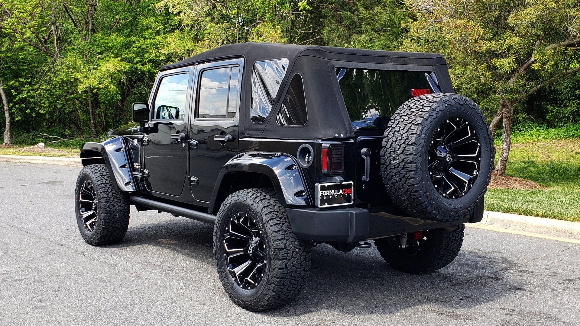 Used 2017 Jeep Wrangler Unlimited Sahara for sale Sold at Formula Imports in Charlotte NC 28227 3