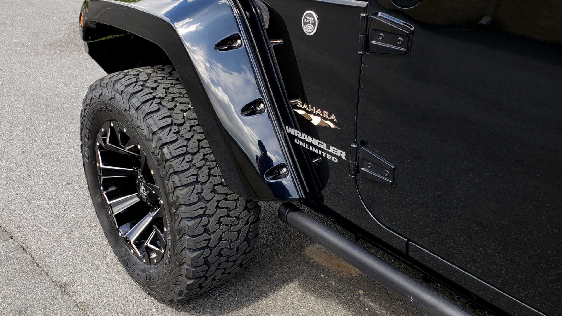 Used 2017 Jeep Wrangler Unlimited Sahara for sale Sold at Formula Imports in Charlotte NC 28227 4