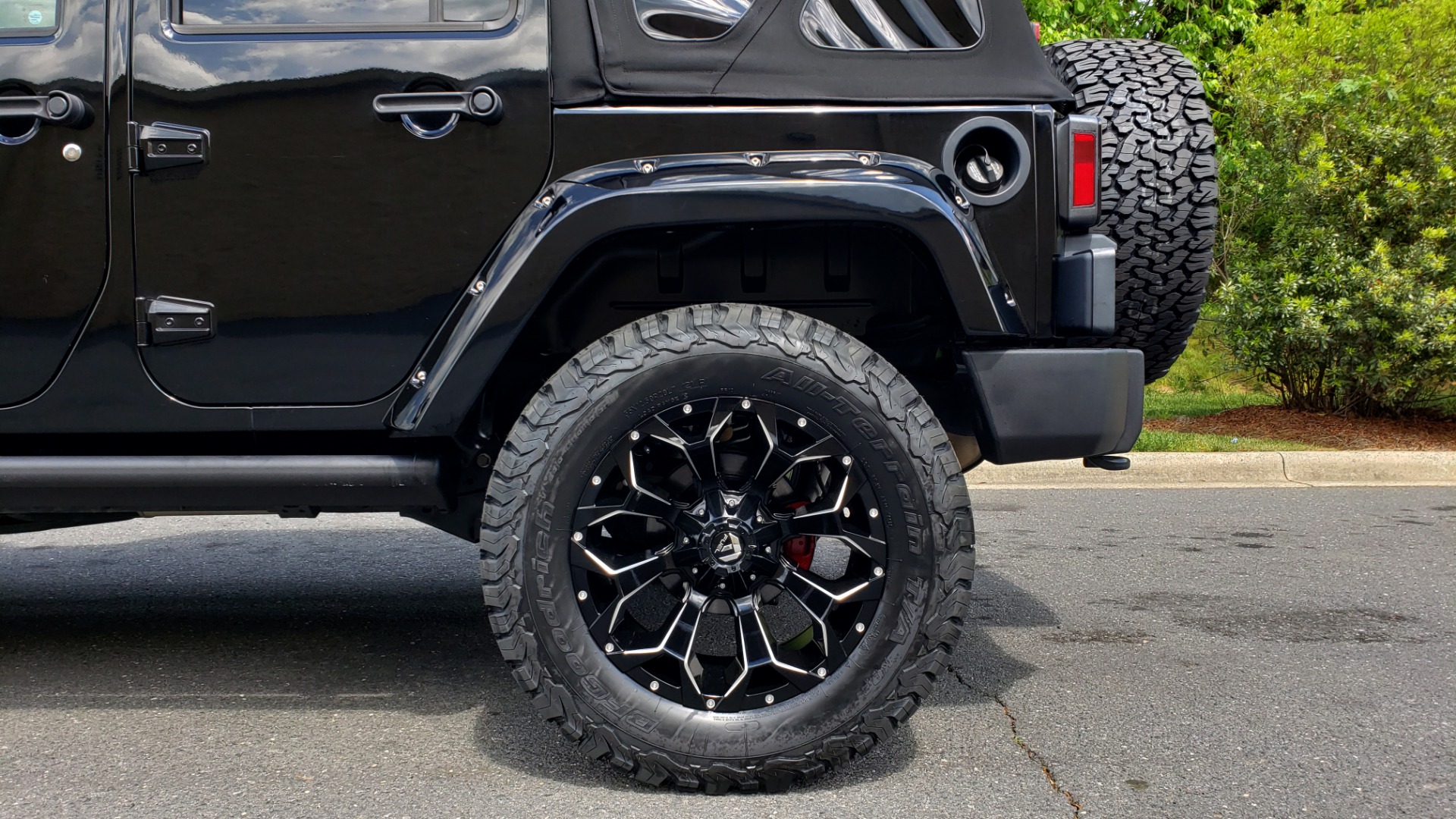 Used 2017 Jeep Wrangler Unlimited Sahara for sale Sold at Formula Imports in Charlotte NC 28227 6