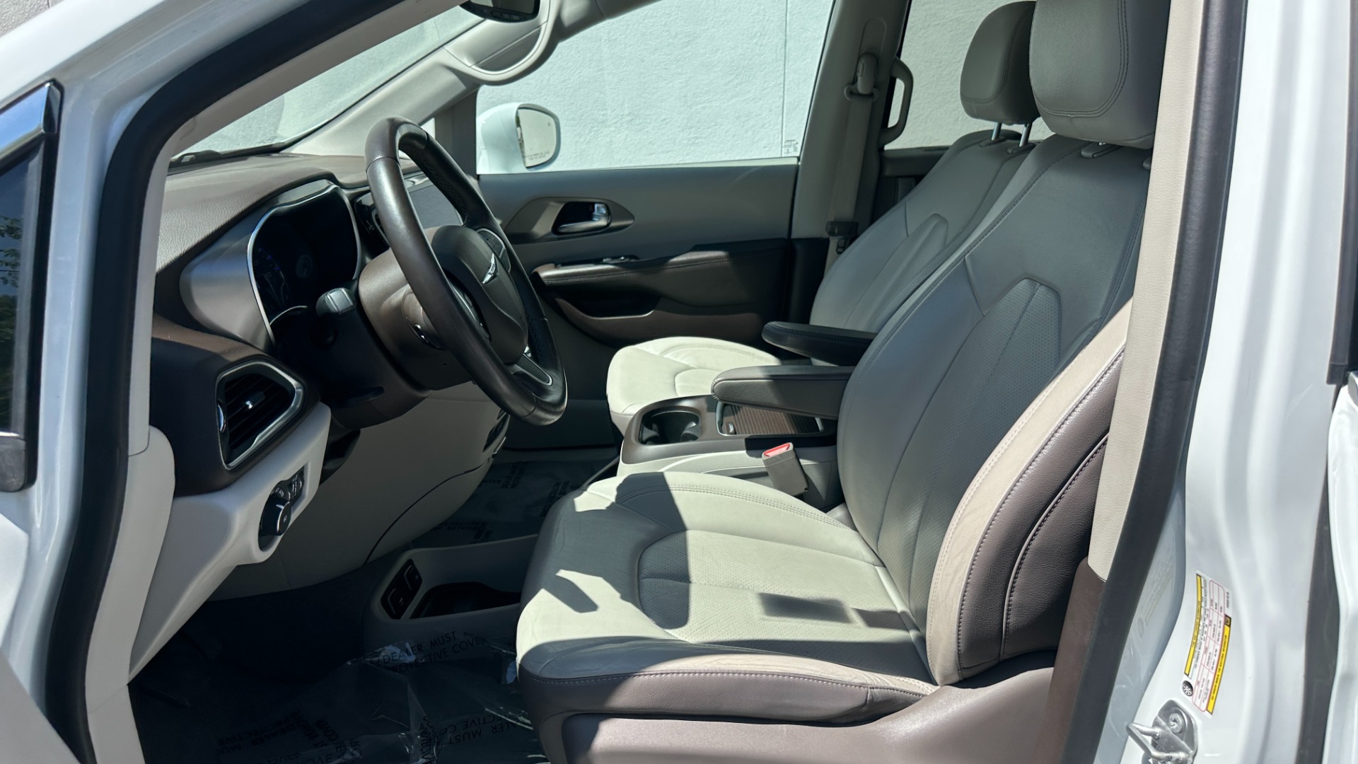 Used 2017 Chrysler Pacifica Touring-L Plus / UCONNECT NAV / REAR DVD / CAPTAIN CHAIR / 3ROW for sale $21,495 at Formula Imports in Charlotte NC 28227 12