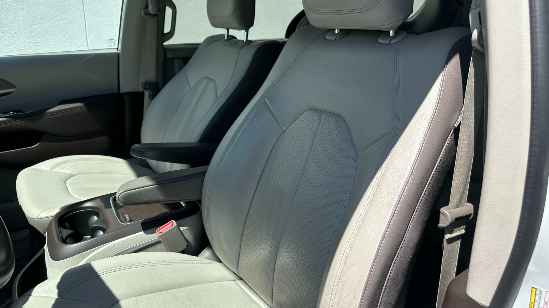Used 2017 Chrysler Pacifica Touring-L Plus / UCONNECT NAV / REAR DVD / CAPTAIN CHAIR / 3ROW for sale Sold at Formula Imports in Charlotte NC 28227 13
