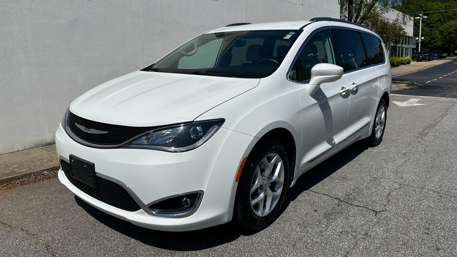 Used 2017 Chrysler Pacifica Touring-L Plus / UCONNECT NAV / REAR DVD / CAPTAIN CHAIR / 3ROW for sale $21,495 at Formula Imports in Charlotte NC 28227 2
