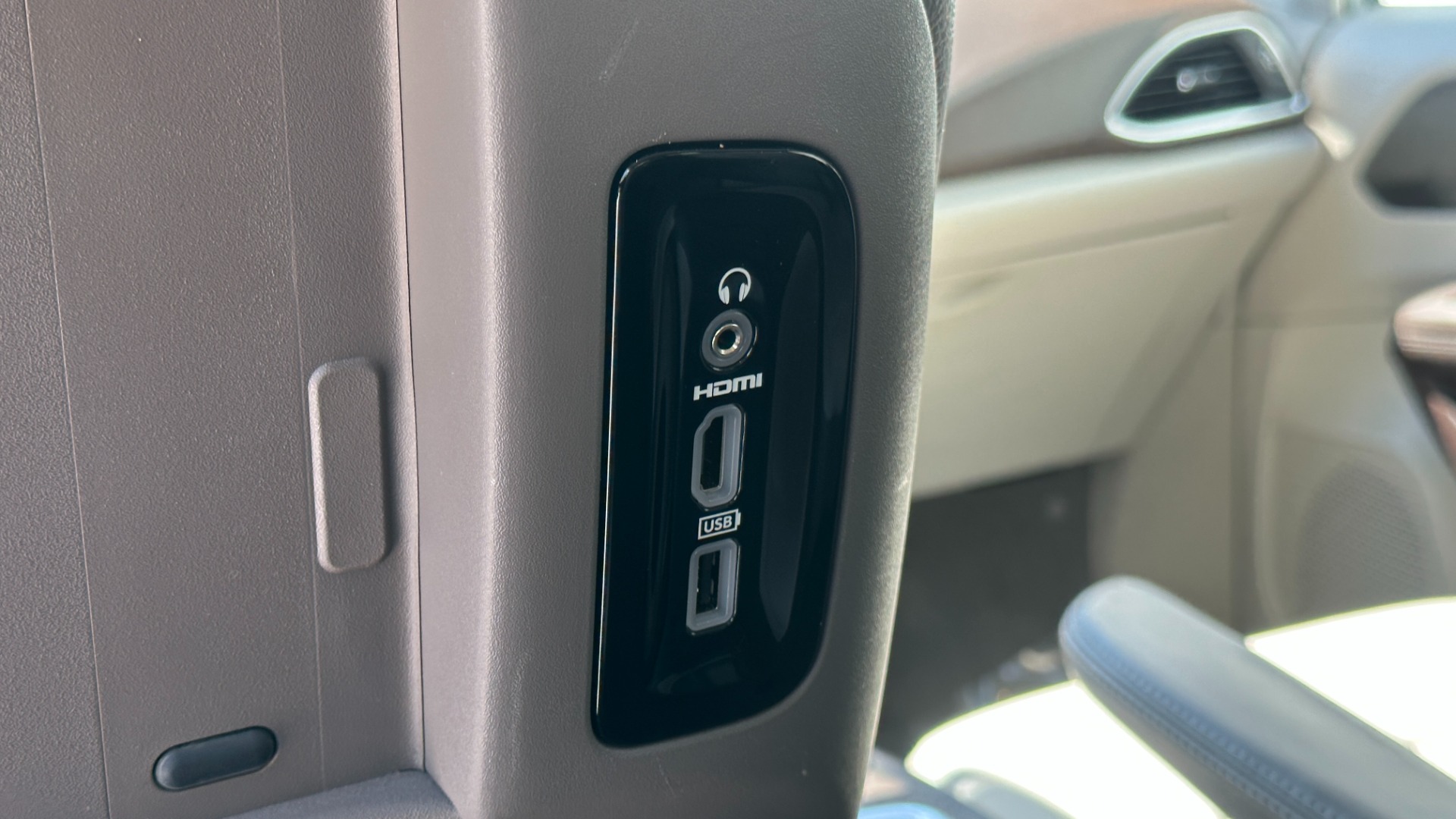Used 2017 Chrysler Pacifica Touring-L Plus / UCONNECT NAV / REAR DVD / CAPTAIN CHAIR / 3ROW for sale $21,495 at Formula Imports in Charlotte NC 28227 30