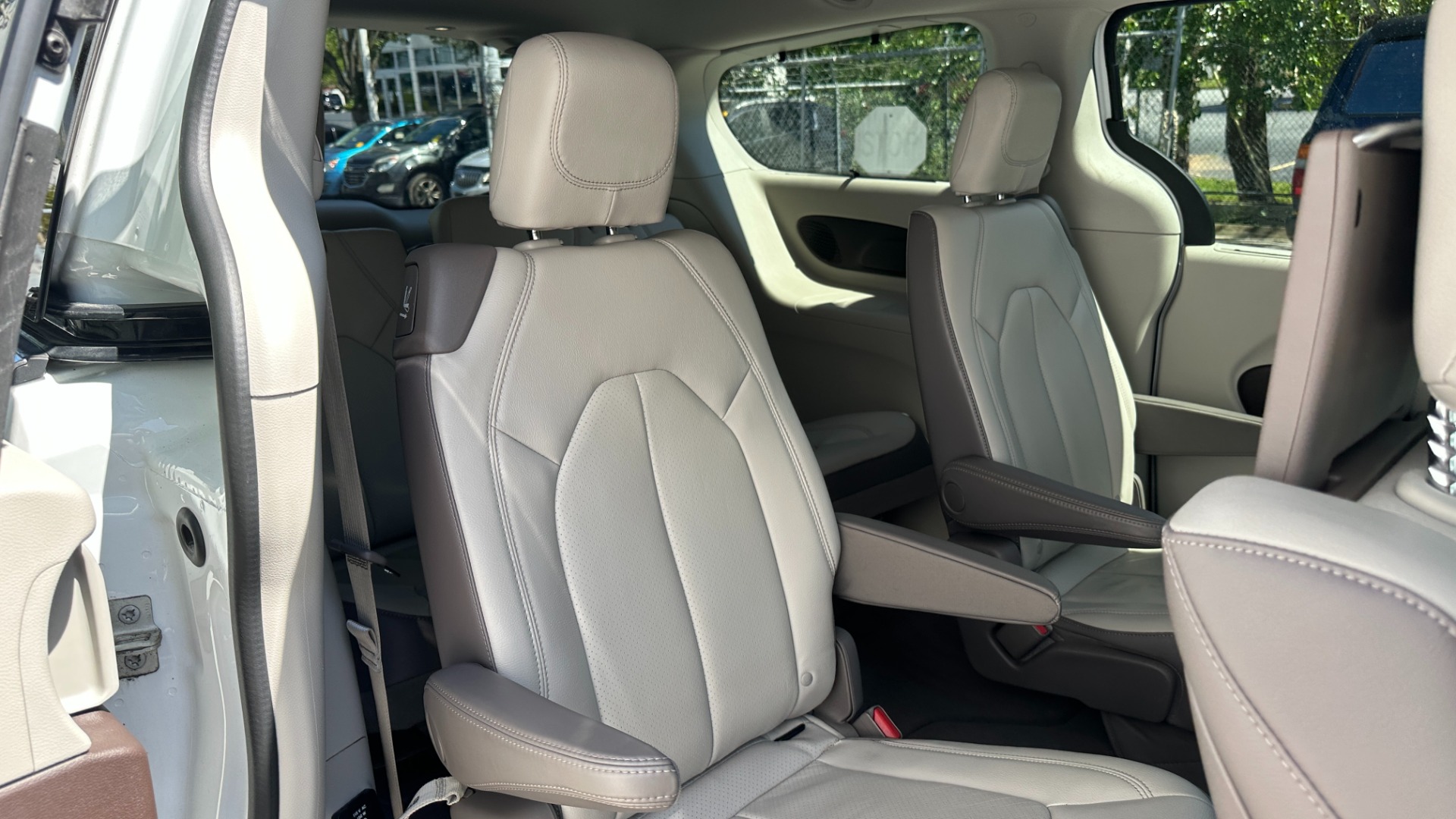 Used 2017 Chrysler Pacifica Touring-L Plus / UCONNECT NAV / REAR DVD / CAPTAIN CHAIR / 3ROW for sale $21,495 at Formula Imports in Charlotte NC 28227 32
