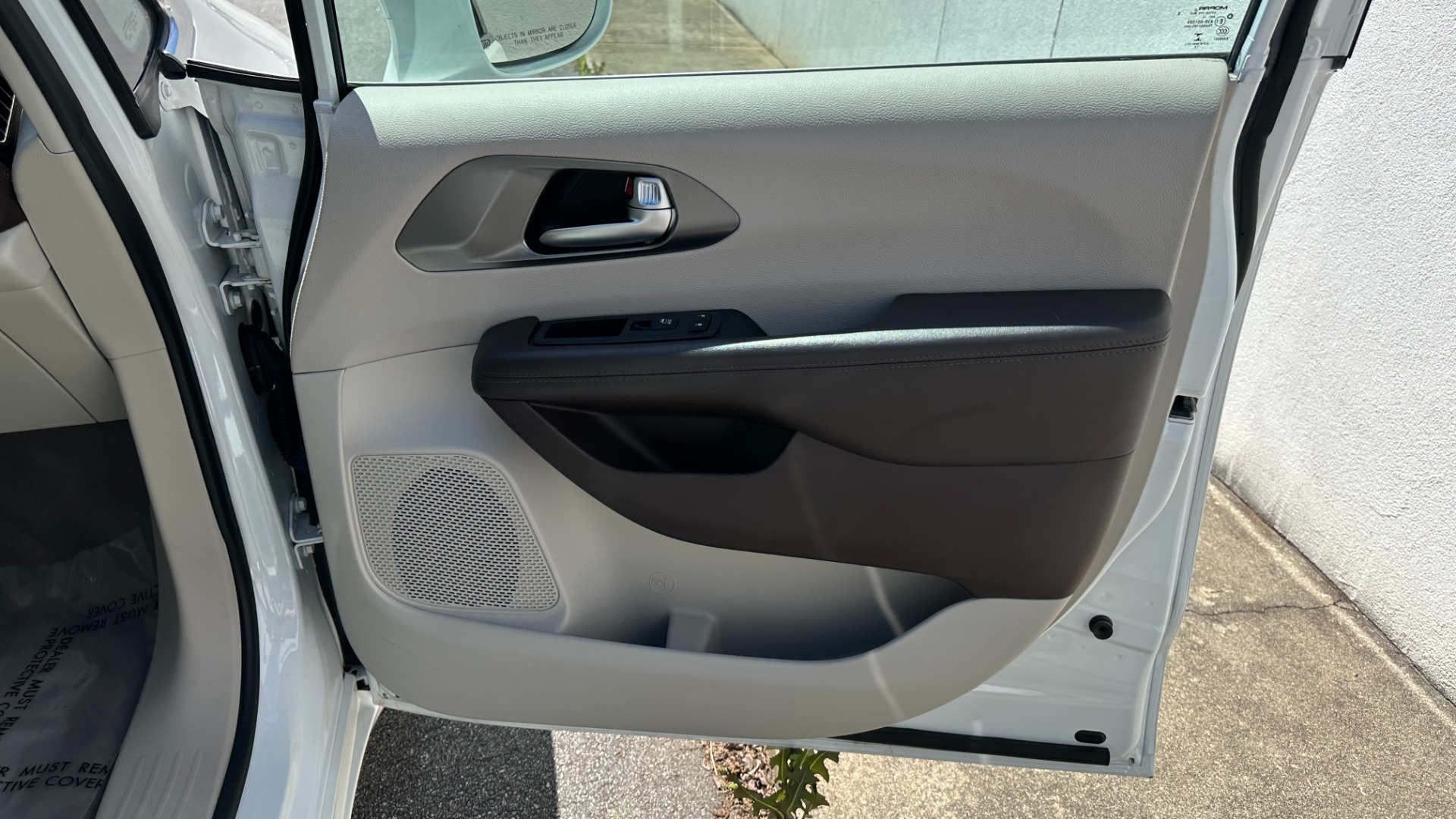 Used 2017 Chrysler Pacifica Touring-L Plus / UCONNECT NAV / REAR DVD / CAPTAIN CHAIR / 3ROW for sale Sold at Formula Imports in Charlotte NC 28227 37