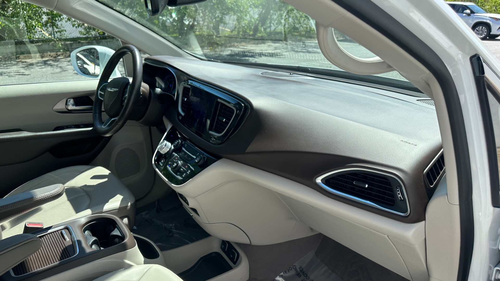 Used 2017 Chrysler Pacifica Touring-L Plus / UCONNECT NAV / REAR DVD / CAPTAIN CHAIR / 3ROW for sale $21,495 at Formula Imports in Charlotte NC 28227 38