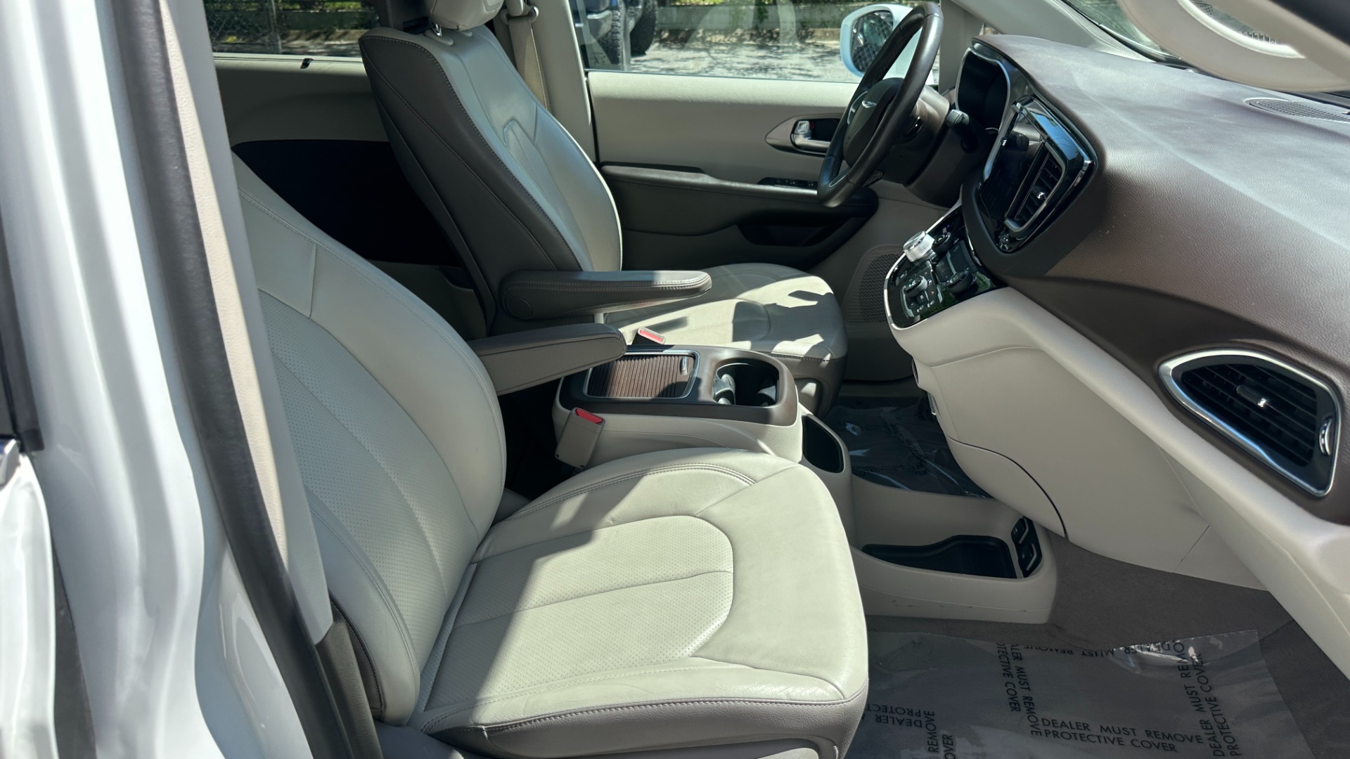 Used 2017 Chrysler Pacifica Touring-L Plus / UCONNECT NAV / REAR DVD / CAPTAIN CHAIR / 3ROW for sale $21,495 at Formula Imports in Charlotte NC 28227 39