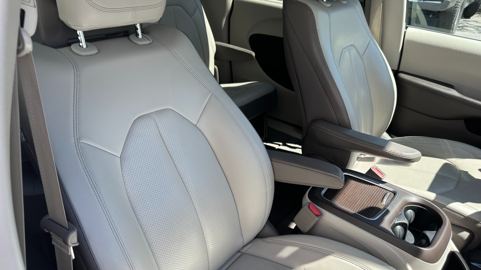 Used 2017 Chrysler Pacifica Touring-L Plus / UCONNECT NAV / REAR DVD / CAPTAIN CHAIR / 3ROW for sale $21,495 at Formula Imports in Charlotte NC 28227 40