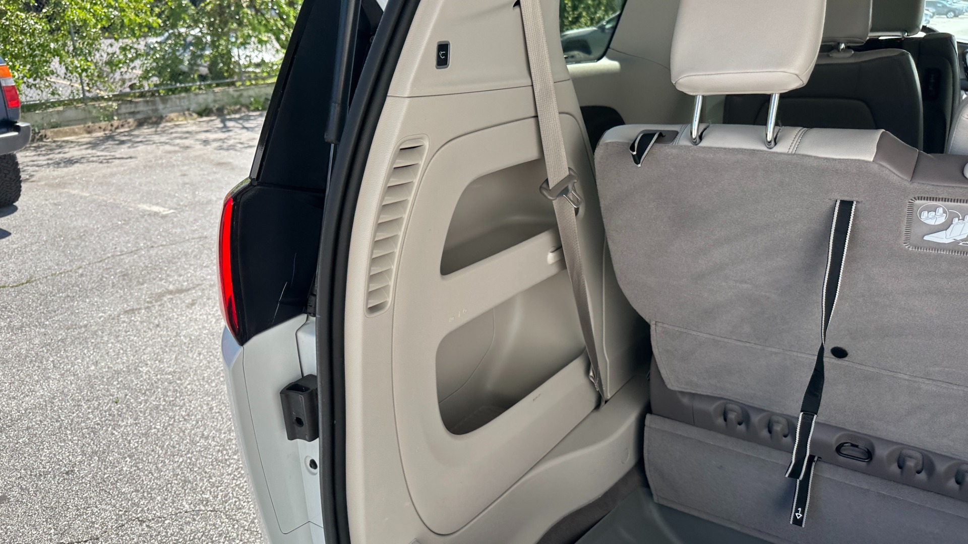 Used 2017 Chrysler Pacifica Touring-L Plus / UCONNECT NAV / REAR DVD / CAPTAIN CHAIR / 3ROW for sale $21,495 at Formula Imports in Charlotte NC 28227 44