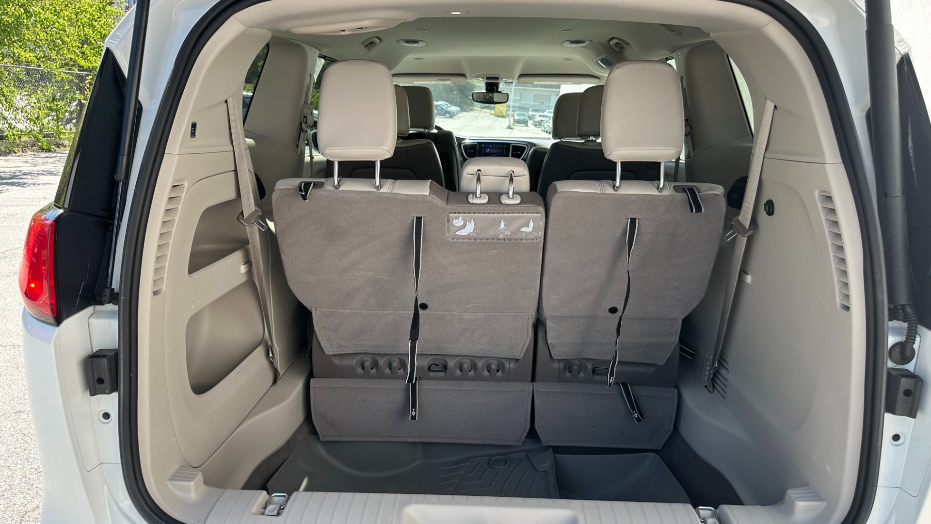 Used 2017 Chrysler Pacifica Touring-L Plus / UCONNECT NAV / REAR DVD / CAPTAIN CHAIR / 3ROW for sale $21,495 at Formula Imports in Charlotte NC 28227 45