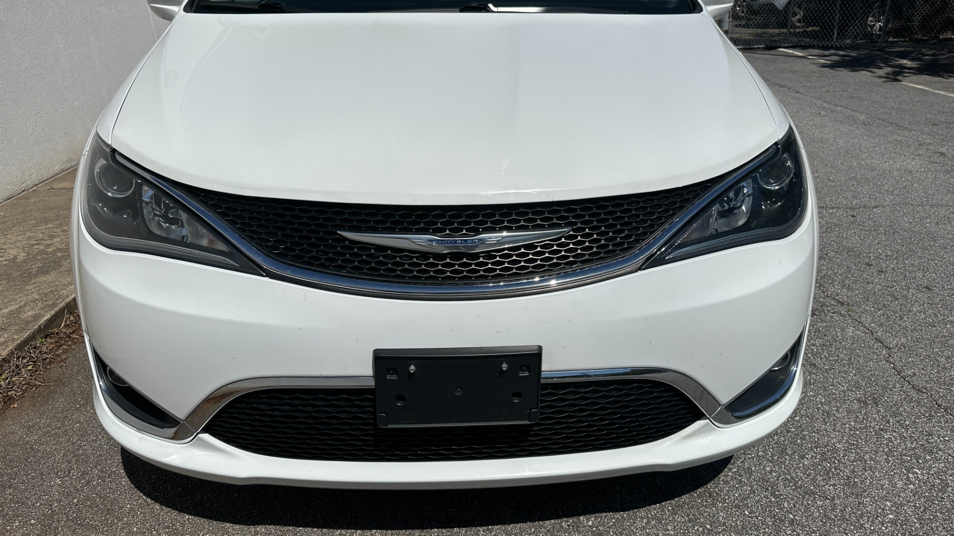 Used 2017 Chrysler Pacifica Touring-L Plus / UCONNECT NAV / REAR DVD / CAPTAIN CHAIR / 3ROW for sale $21,495 at Formula Imports in Charlotte NC 28227 5