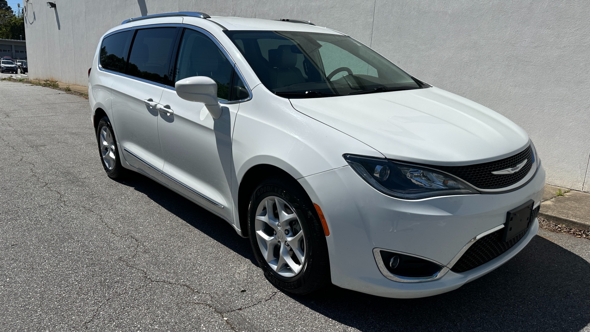 Used 2017 Chrysler Pacifica Touring-L Plus / UCONNECT NAV / REAR DVD / CAPTAIN CHAIR / 3ROW for sale $21,495 at Formula Imports in Charlotte NC 28227 7