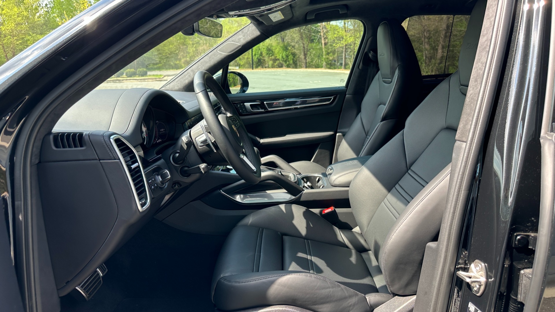 Used 2023 Porsche Cayenne TURBO / PREMIUM PLUS PKG / GLOSS TRIM / CARBON FIBER / ADAPTIVE CRUISE for sale $157,000 at Formula Imports in Charlotte NC 28227 12